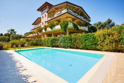 King Loft Attico Vista Lago — 4-Star Luxury Hotel in Sirmione, Italy