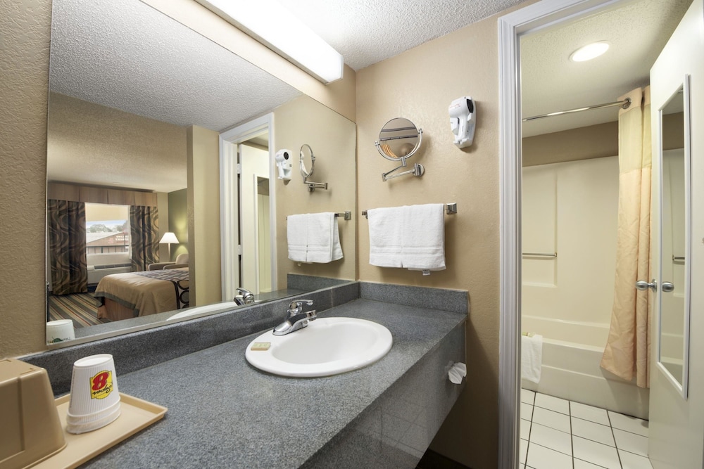 Super 8 by Wyndham Meridian - photo 25