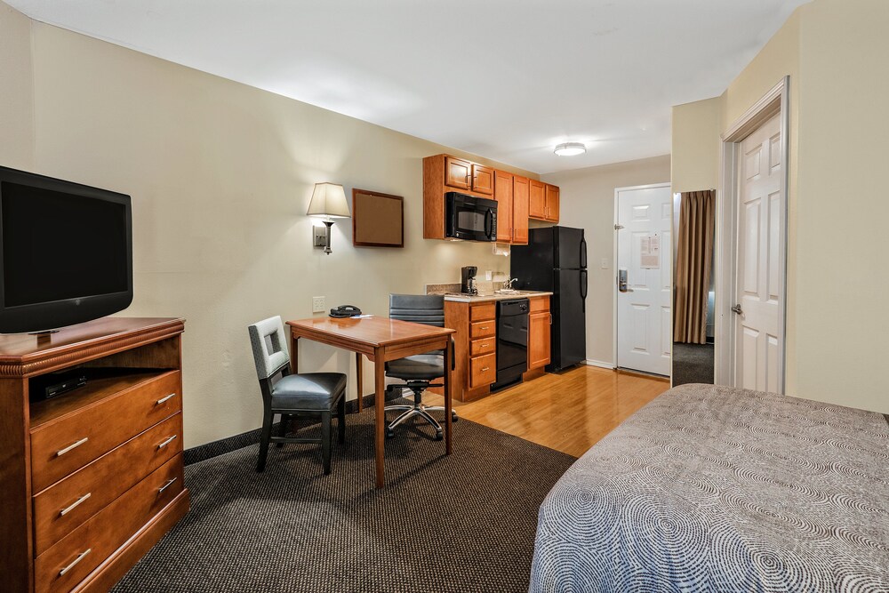 Candlewood Suites Galveston by IHG - photo 7