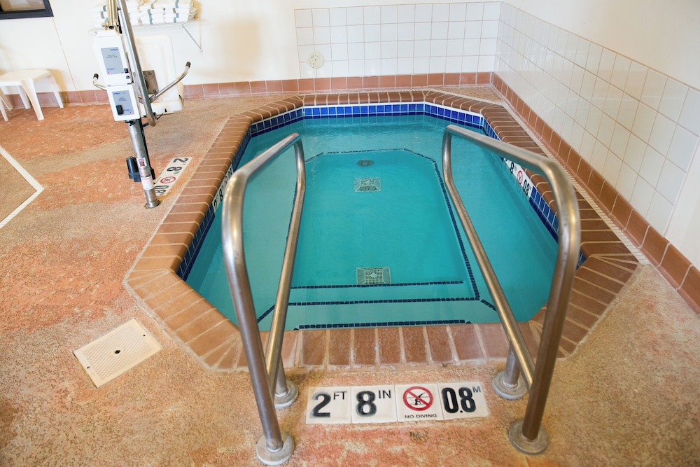 Holiday Inn Express Hotel & Suites Chanhassen by IHG — hotel in Chanhassen