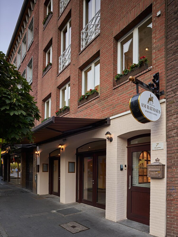 Apartment Hotel Am Rathaus — Duesseldorf