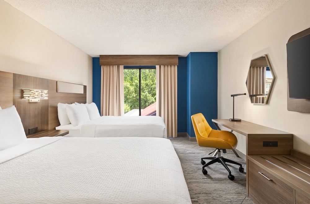Holiday Inn Express & Suites Greenville Downtown by IHG - photo 10