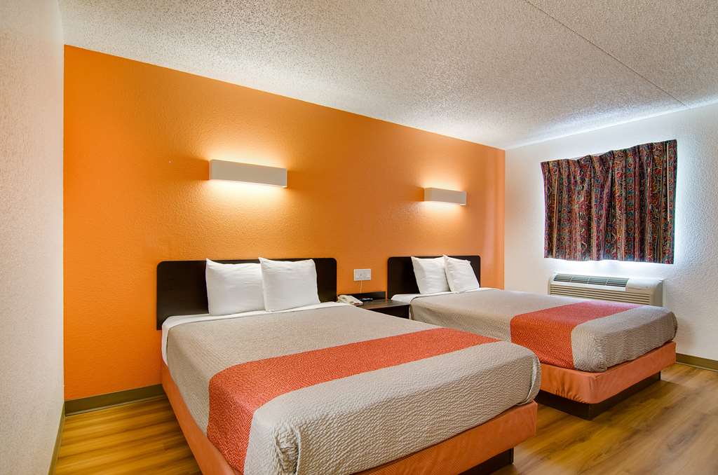 Motel 6 Salina KS - photo 20