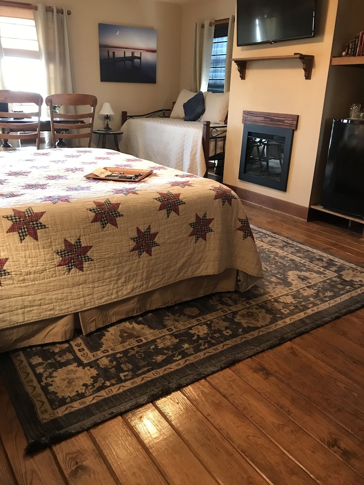 Equinox Inn at Canyon Lake - photo 21