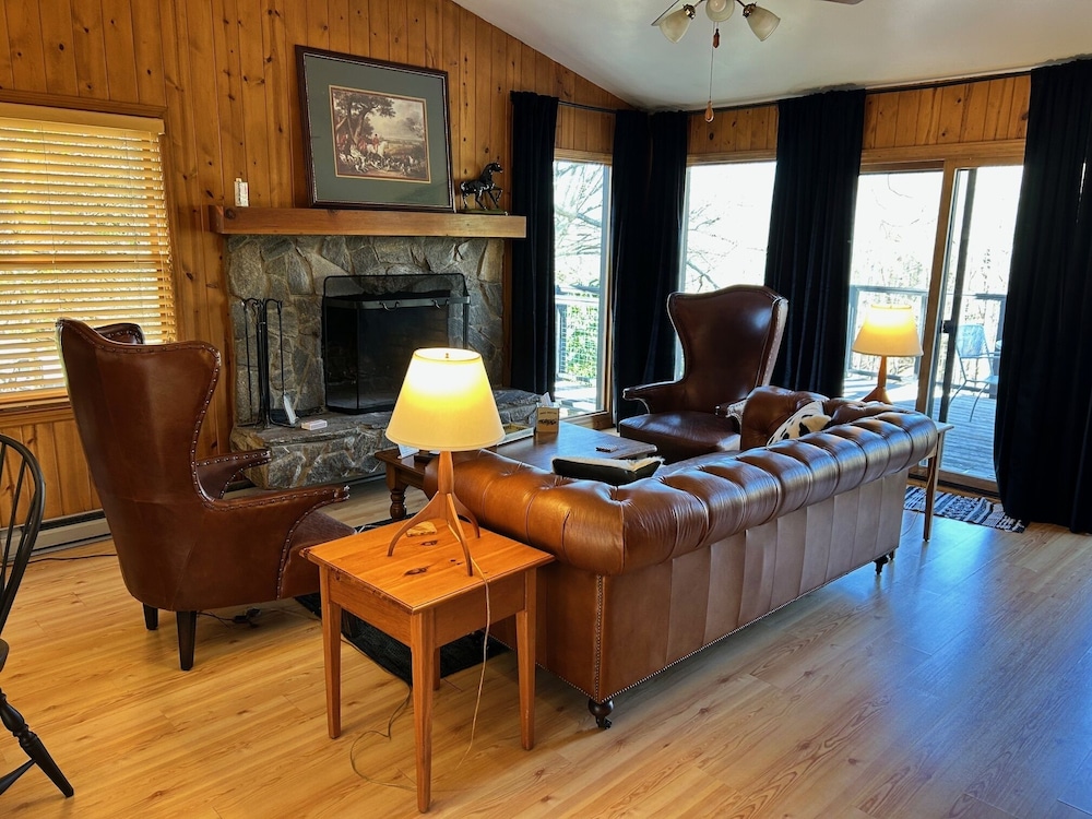 Fire Mountain Inn Cabins & Treehouses - photo 100