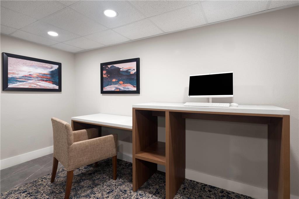 La Quinta Inn & Suites by Wyndham Myrtle Beach - photo 30
