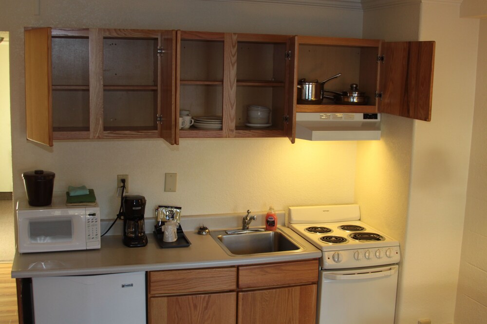 The Driftwood Hotel - photo 9