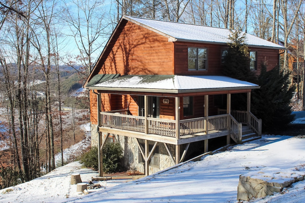 A Bit of Heaven Cabin Less Than 13 Miles from Boone — 4-Star Luxury Hotel in Fleetwood, United States