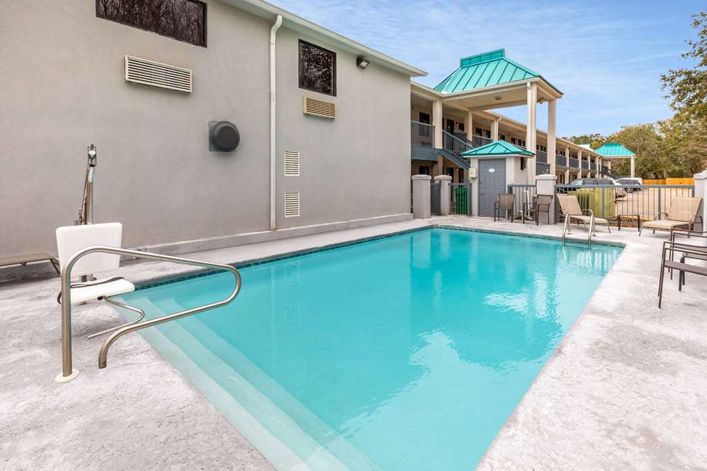 Baymont by Wyndham Biloxi Ocean Springs - photo 9