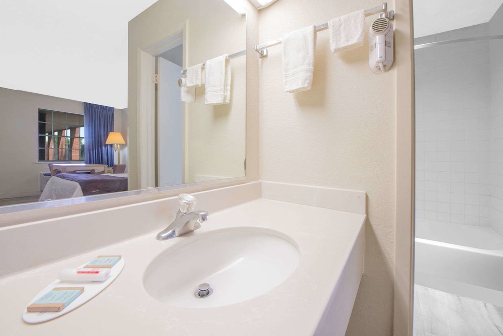 Holiday Inn Express & Suites Borger by IHG - photo 10
