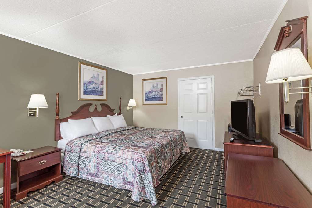 Days Inn by Wyndham Lenoir City - photo 6
