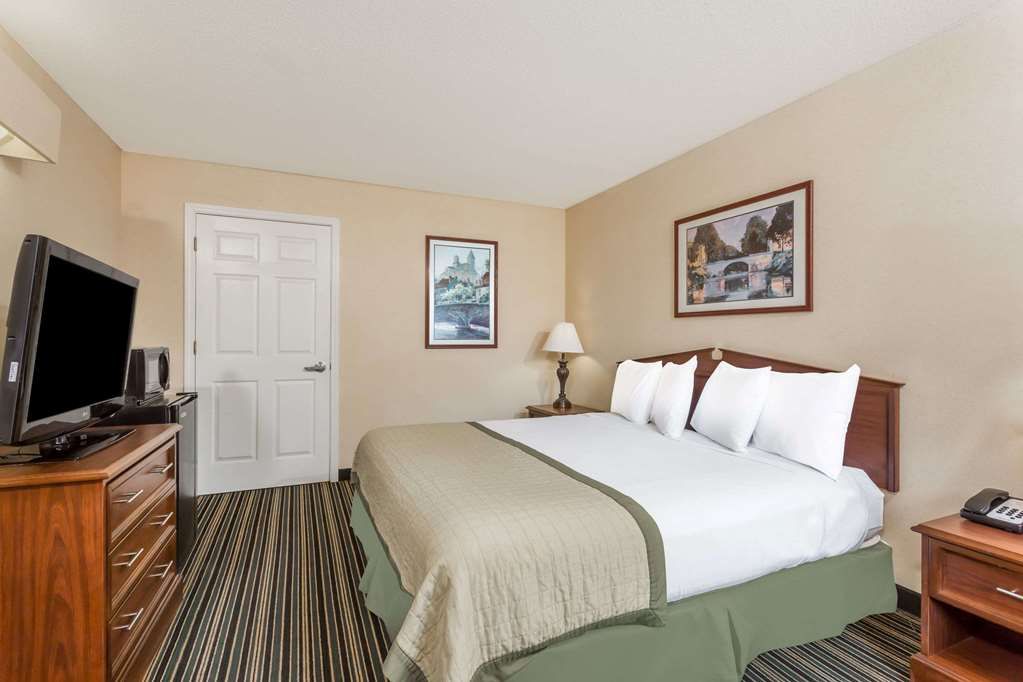 Super 8 by Wyndham Orangeburg North - photo 13