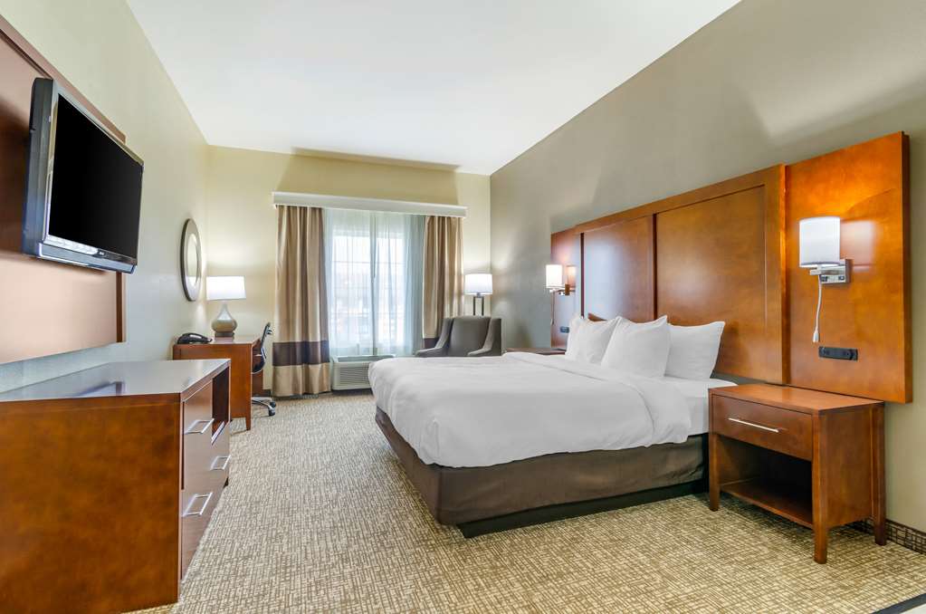 Comfort Inn & Suites near Bethel College - photo 40
