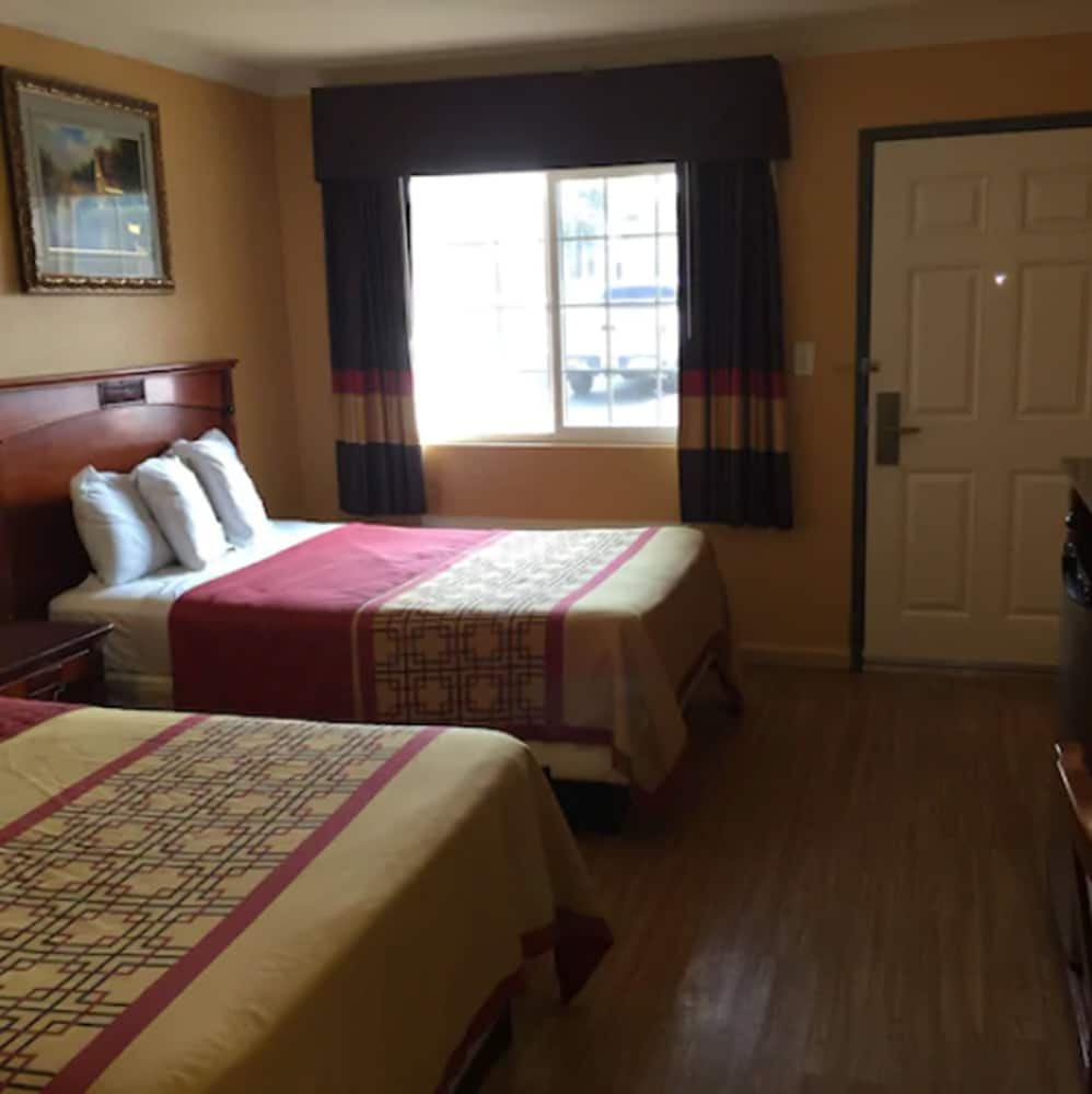 National City Motel - photo 8