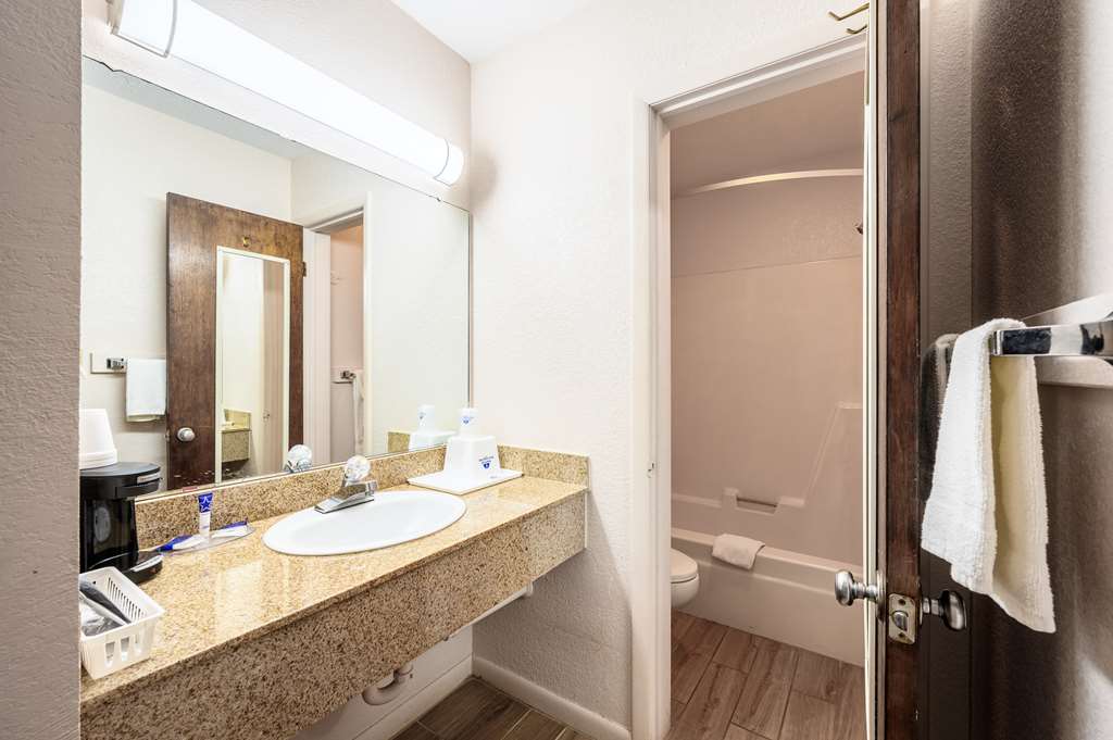 Americas Best Value Inn Heflin - photo 8