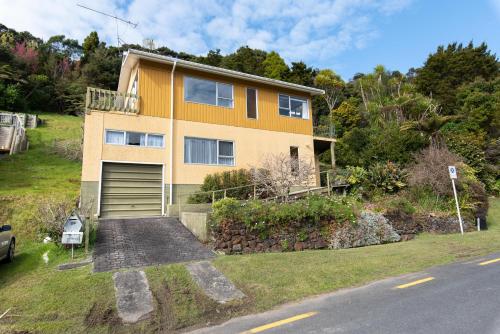 Knights Retreat Paihia Holiday Home — 4-Star Luxury Hotel in Paihia, New Zealand