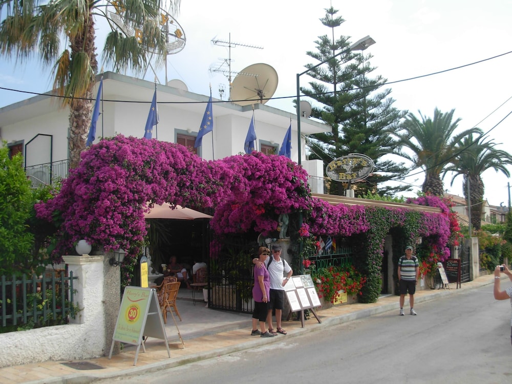 Harry's Bar & Apartments — 4-Star Luxury Hotel in Corfu, Greece