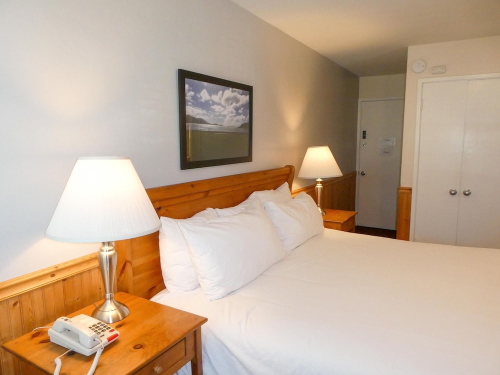 Carmel Fireplace Inn - photo 11