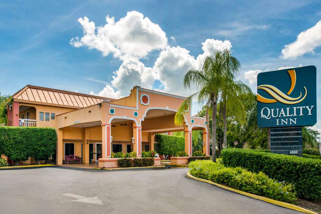 Quality Inn Sarasota North Near Lido Key Beach - photo 2