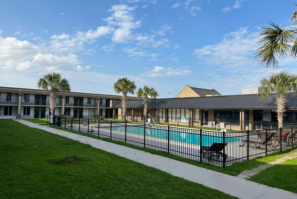 Days Inn & Suites by Wyndham Jennings - photo 8