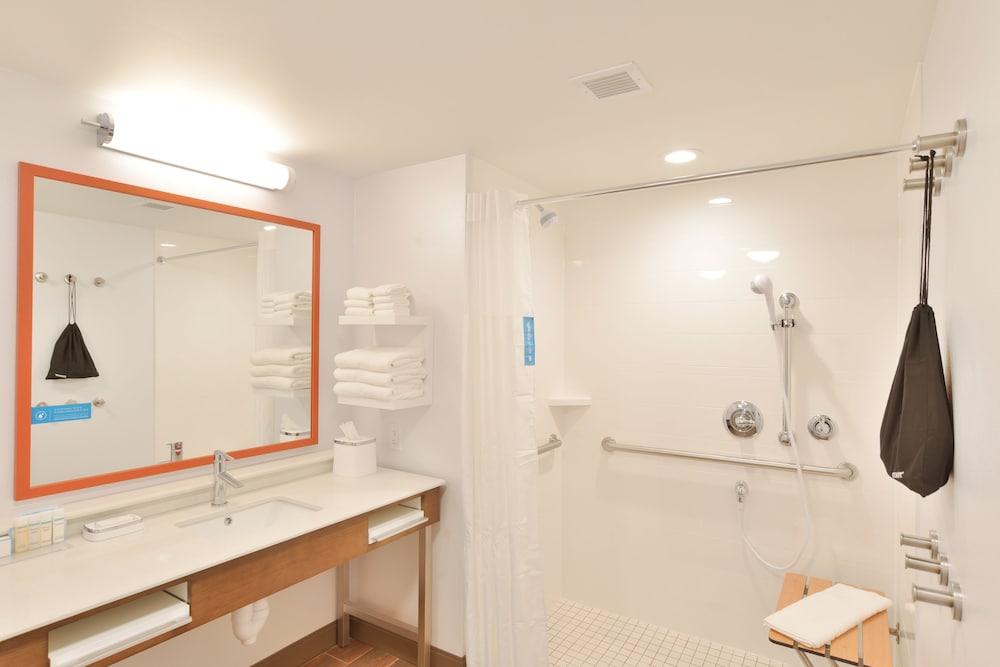 Hampton Inn & Suites Menomonie UW Stout - photo 30