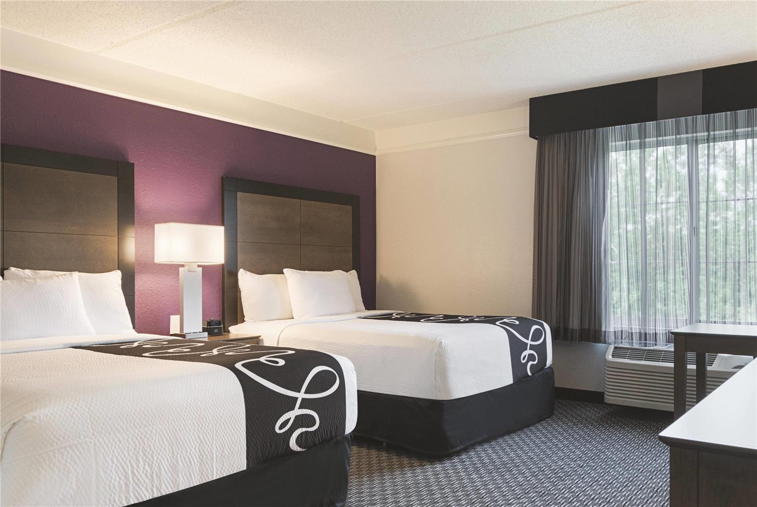 La Quinta Inn & Suites by Wyndham Atlanta Perimeter Medical - photo 19