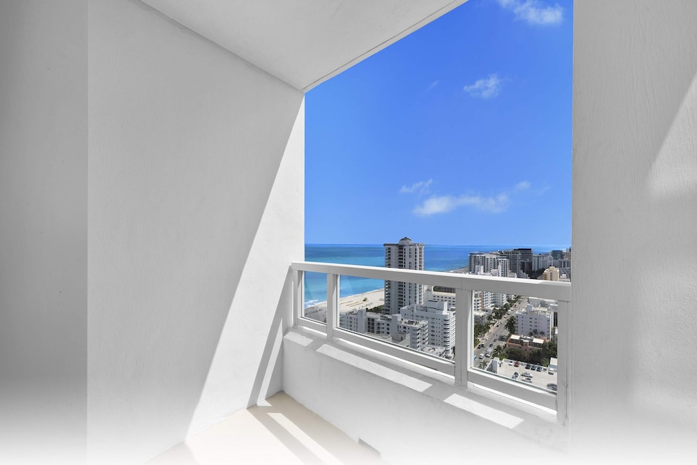 Fontainebleau Miami Beach Private Luxury Suites - photo 420