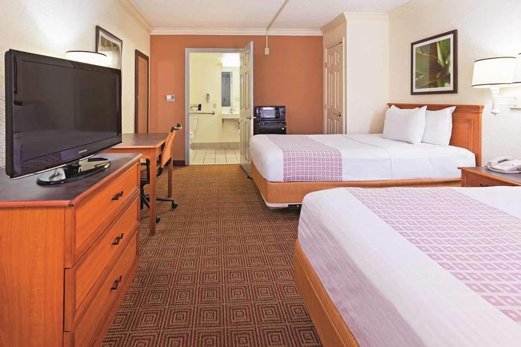 La Quinta Inn by Wyndham San Antonio Lackland - photo 17