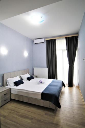 Heart of Tbilisi modern 3 bedroom apartment