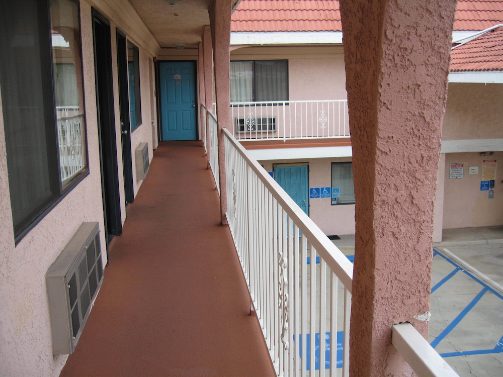 Royal Inn Motel Long Beach - photo 33
