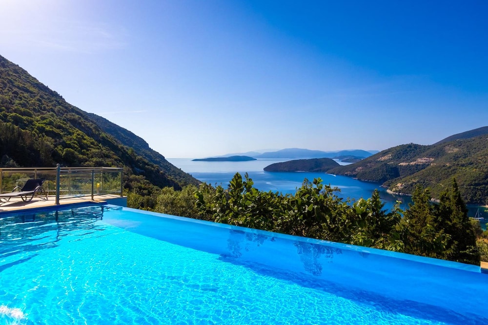 Villa Inna — 4-Star Luxury Hotel in Lefkada, Greece