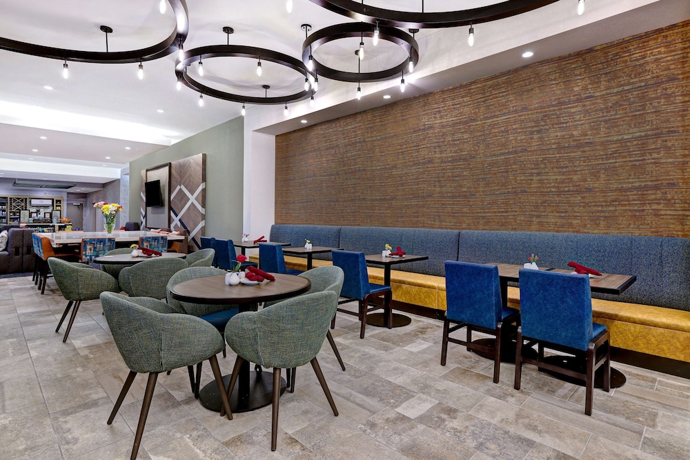 Hilton Garden Inn Cedar Rapids - photo 43