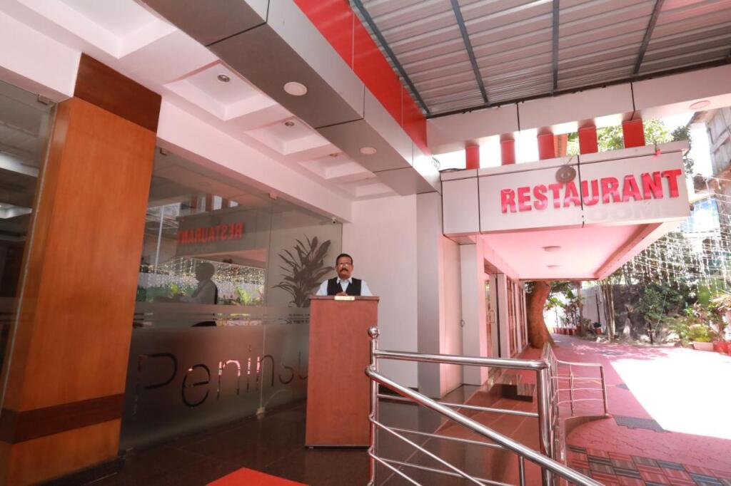 Hotel Peninsula in Trichur, India
