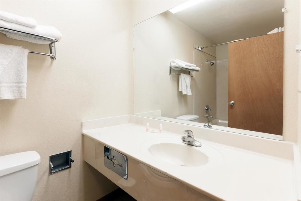 Super 8 By Wyndham Tulsa Downtown East - photo 7