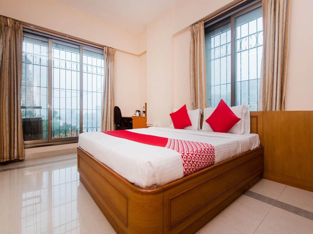 OYO 20015 SilverKey Bandra East BKC Bandra