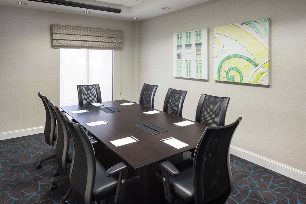 Hampton Inn & Suites Miami Doral Dolphin Mall - photo 40