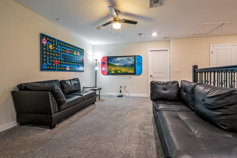 Family Paradise Space Themed Perfect Location - photo 31