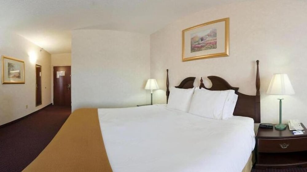 Holiday Inn Express Hotel & Suites Dayton West Brookville by IHG - photo 12