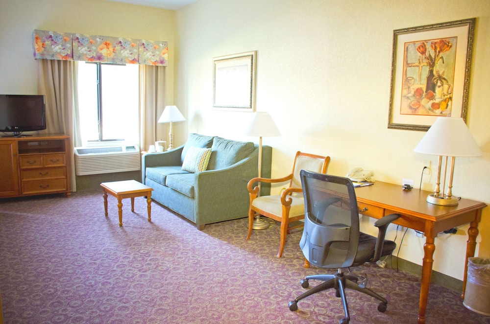 Hampton Inn and Suites College Station - photo 39
