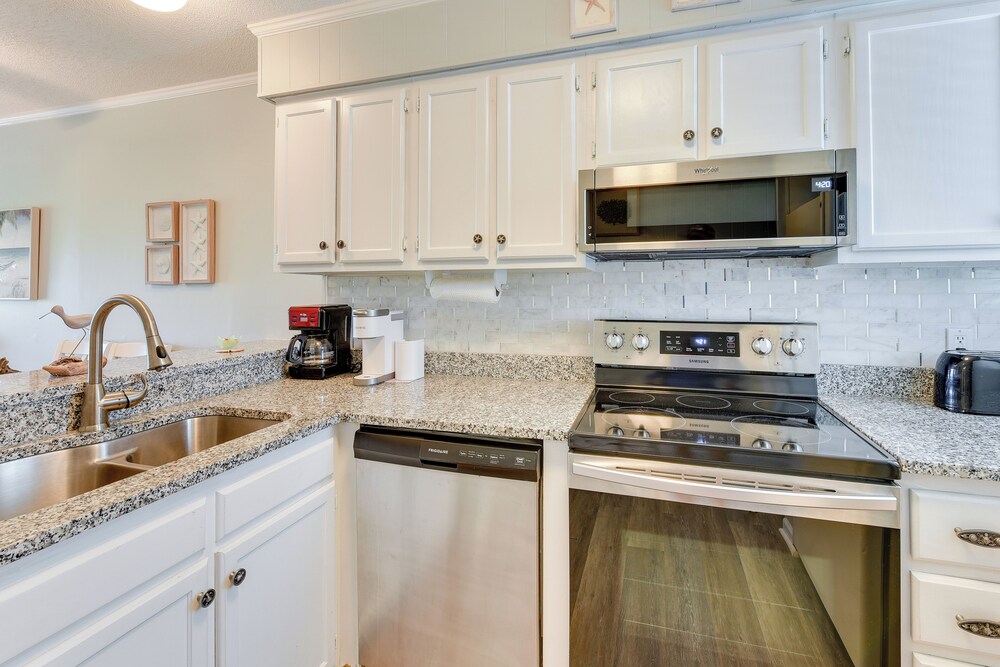 Walk to Beach Hilton Head Resort Condo with Pools - photo 8