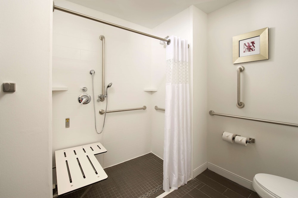 Hampton Inn Huntsville Village of Providence - photo 21