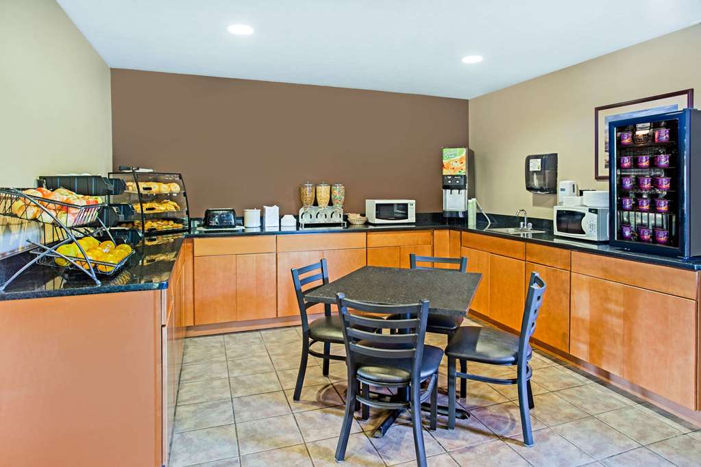 Microtel Inn & Suites by Wyndham Holland - photo 14