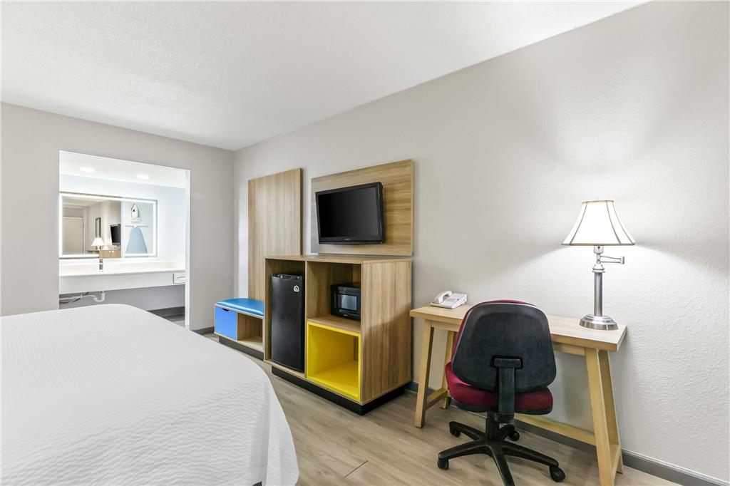 Days Inn by Wyndham Salina South - photo 27