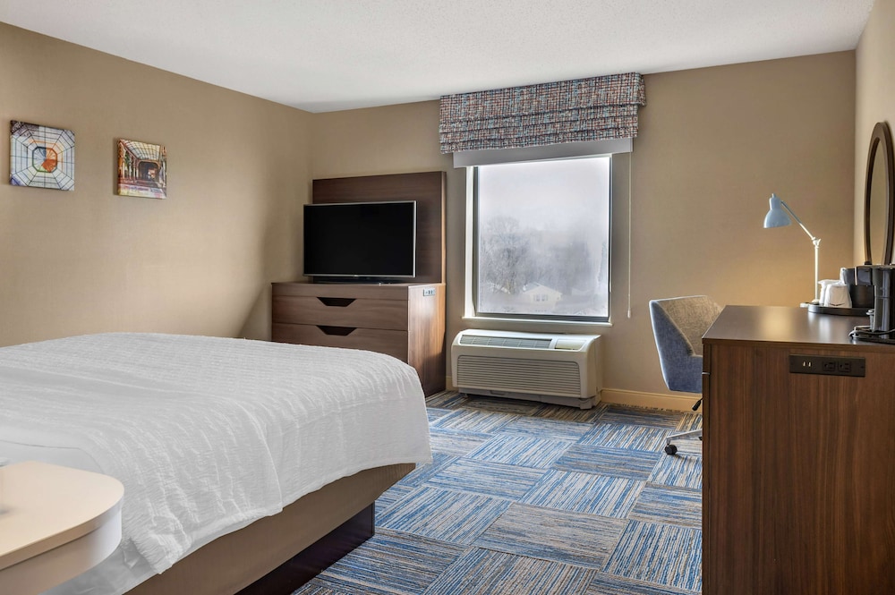 Hampton Inn Greenfield - photo 25