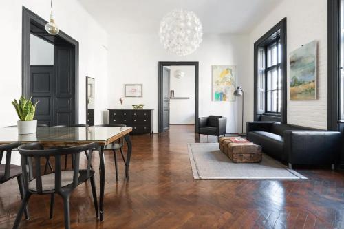 Kertesz 22 3 Bedrooms and Living with 2 Baths — 4-Star Luxury Hotel in Budapest, Hungary