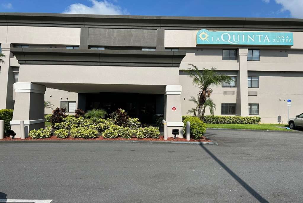 La Quinta Inn & Suites by Wyndham Orlando South - featured photo