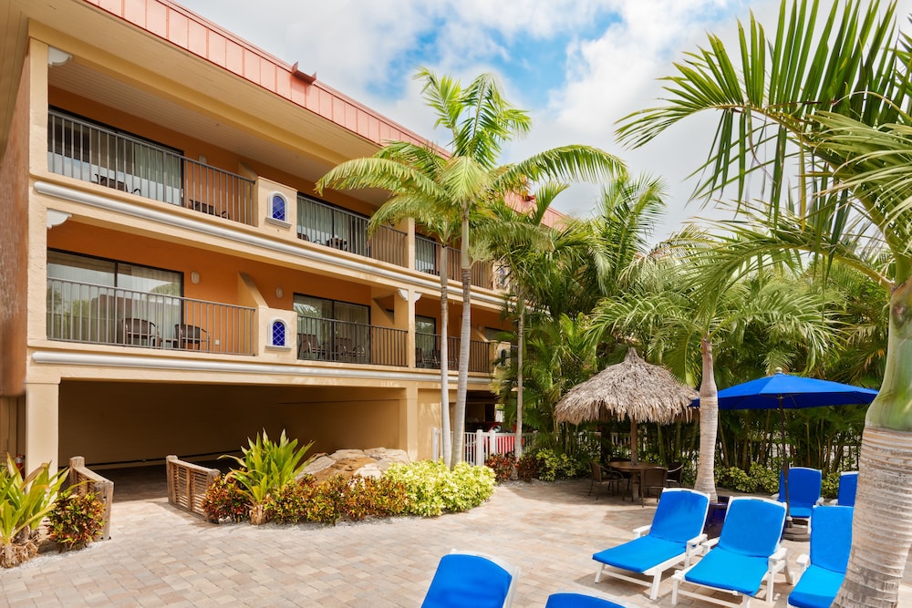 Coconut Cove All Suite Hotel - photo 18