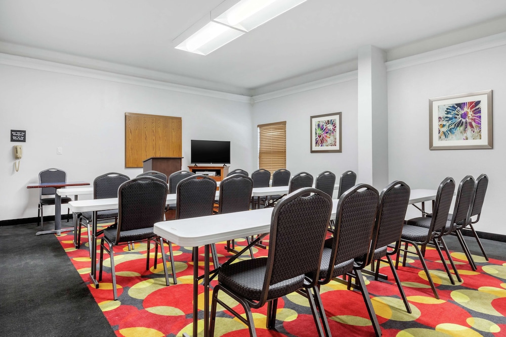 Hampton Inn Brookhaven - photo 5