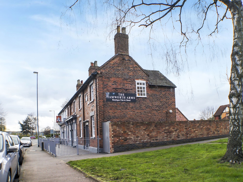 OYO Tamworth Arms Boutique Pub & Hotel — 4-Star Luxury Hotel in Tamworth, United Kingdom