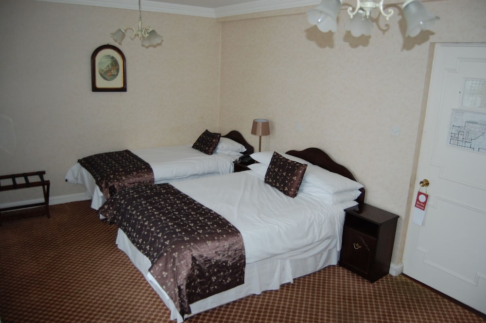 Dooly’s Hotel